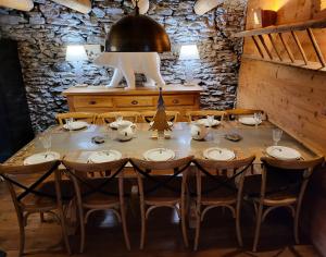 Chalets Le Cosy Lodge Departs ski Alpe d'Huez 2 Alpes La Grave et Col d'Ornon Detente Jacuzzi Piscine Sauna Bar Billard : photos des chambres