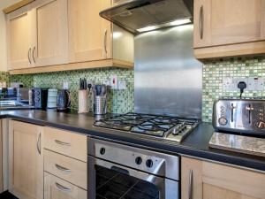 Stunning 2BR Apt with Balcony Next to Queens Uni - Pass the Keys