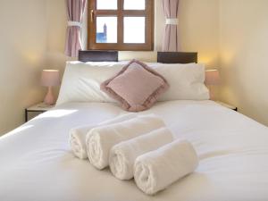 Stunning 2BR Apt with Balcony Next to Queens Uni - Pass the Keys