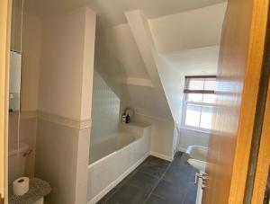 Caldey View- a beautiful flat in the heart ofTenby