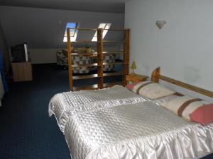 Restaurant & Hostel "Broadway"