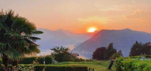 CasaDolcelago Sulzano Villa con Giardino Vista Lago Parking Free