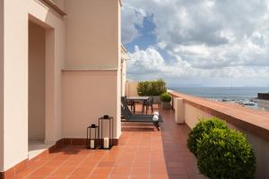 Caracciolo 13 Rooftop & Suites