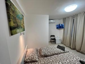 The rainbow 1 & free motorcycle parking