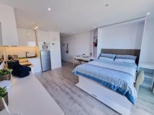 Top Floor Studio - The Hub Gibraltar - Self Catering - 4hvězdičkové hotely ve městě Gibraltar