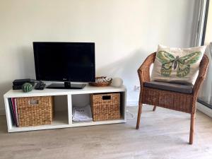 Bandol AZUR - 2 chambres, balcon, bord de mer, wifi, climatisé et parking privé