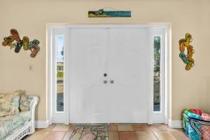 Flip Flop Bungalow with Pool - Ormond-by-the-Sea