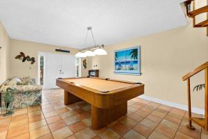 Flip Flop Bungalow with Pool