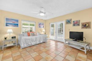 Flip Flop Bungalow with Pool