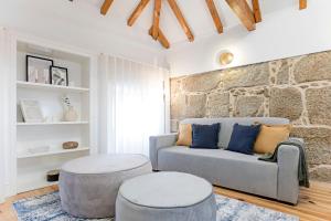 Modern Cativo Apartment by LovelyStay