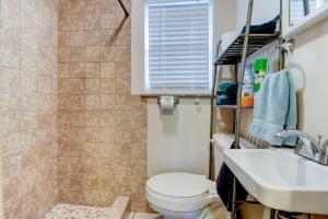 Good Old Days Cottage King Bed Pet Friendly