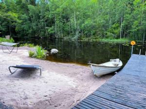 Katiskosken joenrantamökki