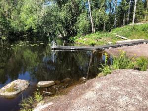 Katiskosken joenrantamökki