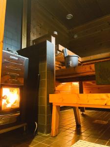 Katiskosken joenrantamökki