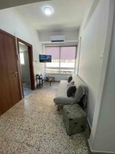 2 bedroom apt in Ermou 4 minute walk beach