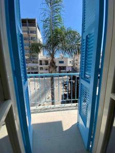 2 bedroom apt in Ermou 4 minute walk beach