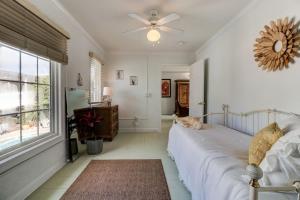 Lovely 2 bedroom condo in the heart of Flagler