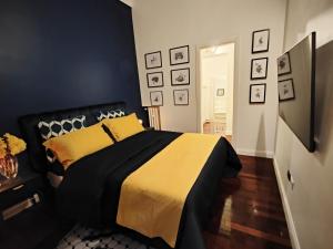 Designed Pop Apartment 2 Bedrooms, 2 Baths in Milan Center - WiFi, AC, steps from Subway M1 and M2, Central Station and Airport connected