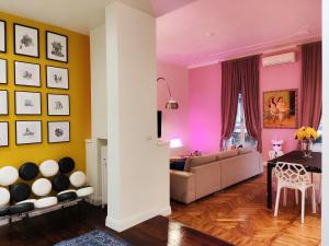 Designed Pop Apartment 2 Bedrooms, 2 Baths in Milan Center - WiFi, AC, steps from Subway M1 and M2, Central Station and Airport connected