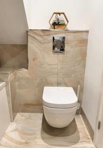 Luxurious double bedroom, ensuite with free Wifi.