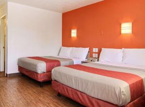 Quadruple Room room in Motel 6-Owensboro KY