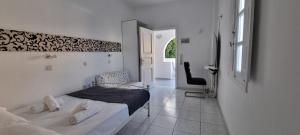ALMA THERA Boutique Rooms - Perissa Santorini