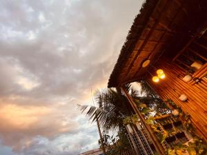 Joyful Hut with Netflix and Perfect Sunrise View Maya, Daanbantayan
