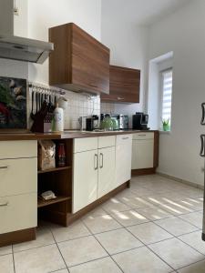 Moderne 3 Raum Altbau ETW bis 4 Gäste, Nähe Staatstheater, Parkplatz, Netflix, Vollausstattung