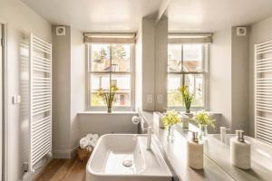 Shamrock, Bowness on Windermere, Superb one bedroom apartment with private parking