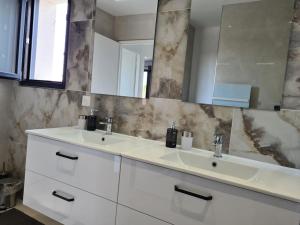 Villas Magnifique Villa avec jacuzzi en option : photos des chambres