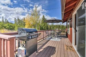4 Mi to Grand Lake Mtn-View Cabin with Fire Pit!