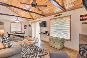 4 Mi to Grand Lake Mtn-View Cabin with Fire Pit!