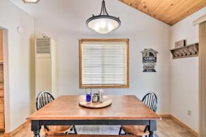 4 Mi to Grand Lake Mtn-View Cabin with Fire Pit!