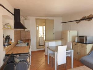 Duplex vue mer 50m de la plage des Sablettes