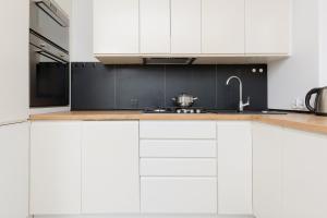 Warsaw Magellana Apartment by Noclegi Renters