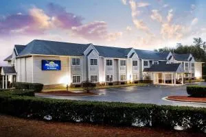 Microtel Inn & Suites by Wyndham Southern Pines Pinehurst - Pinebluff