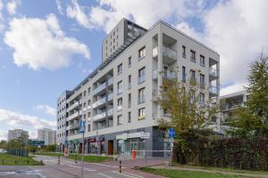 Warsaw Kondratowicza Apartment with Parking by Renters