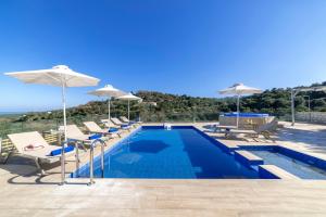 Etesians Villa, Heated Pool & Spa Whirlpool, BBQ, By ThinkVilla