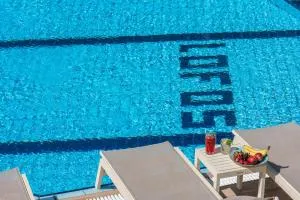 Λόφος (Lofos Apartments)