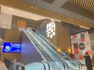 Executive Twin King Ensuites Apartment with Double sofa bed apartment at M-city shopping center, Clayton 3168 - Exclusive private sky mountain view to Dandenong ranges - Free Parking, Fast Wifi, Coffee Tea and Amenities