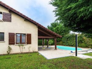 Maisons de vacances Alluring holiday home in Ste Eulalie en Born with pool : photos des chambres