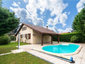 Maisons de vacances Alluring holiday home in Ste Eulalie en Born with pool : photos des chambres