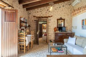 CAN PULIT - finca romántica para 2 con piscina y vistas en Selva Mallorca