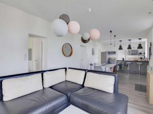 Appartements Appartement de Charme avec Jardin et Terrasse au Centre d'Hendaye, a 2 km de la Plage - FR-1-2-346 : photos des chambres