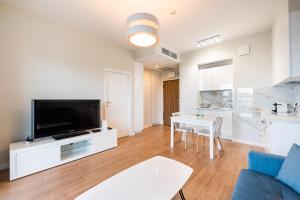 Wola Lush Apartment by BookingHost