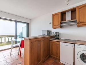 Appartement moderne en bord de mer avec balcon et parking - FR-1-2-306