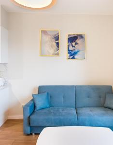 Wola Lush Apartment by BookingHost