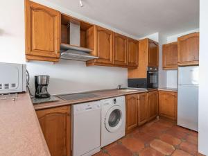 Appartements Appartement moderne en bord de mer avec balcon et parking - FR-1-2-306 : photos des chambres