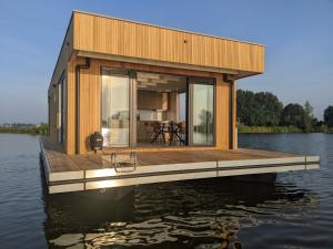 Houseboat "Surla Aqua Zen" Kagerplassen with FREE tender
