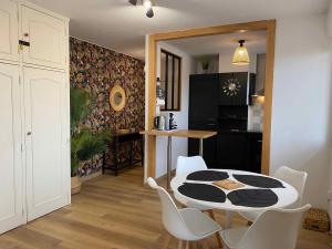 Appartements Le Point Virgule - Parking Prive - Climatisation : photos des chambres